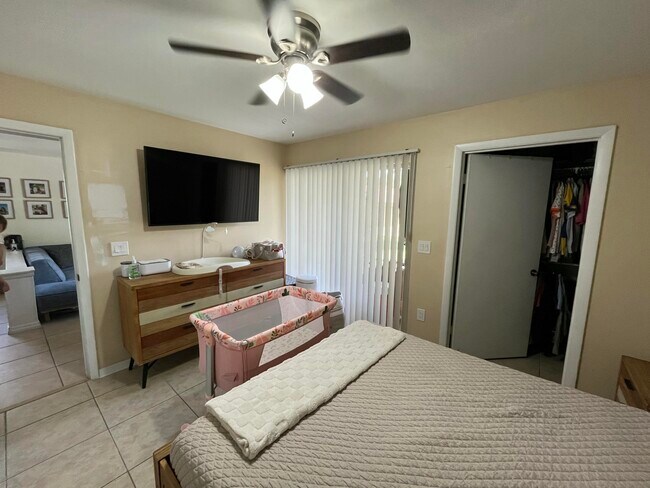 Building Photo - 4751 Via Palm Lakes
