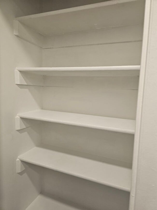 Building Photo - Check out this Beautiful 4 bedroom 2 Bathroom Home in West Valley Ut!!