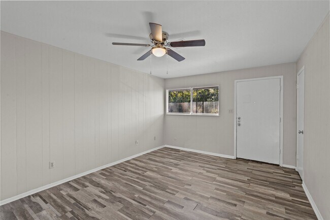 Building Photo - 2729 Main St