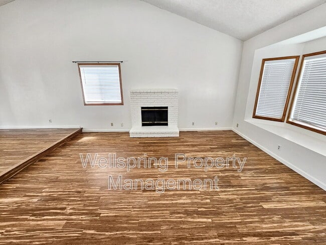 Building Photo - 528 Heatherglen Dr