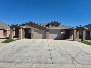 Building Photo - Willowbend Home NOW AVAILABLE!