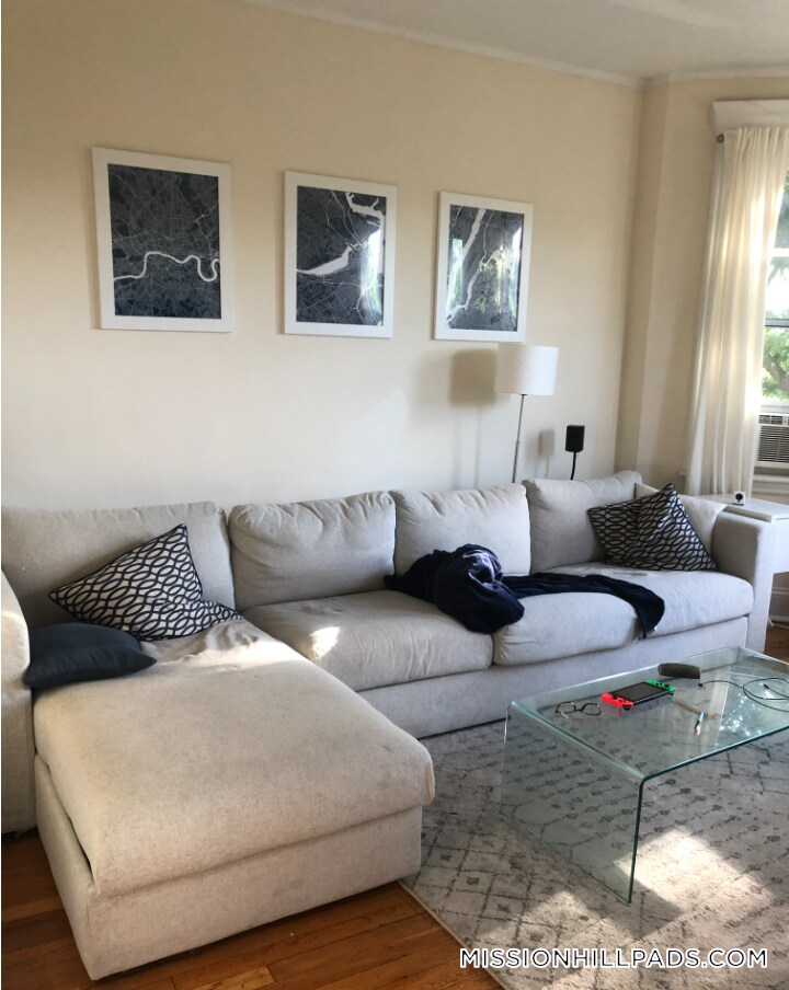 Building Photo - 360 Riverway