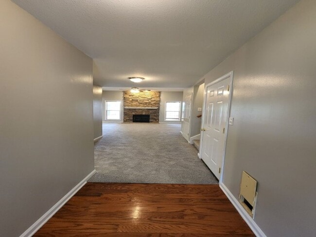 Building Photo - $1850 3 Beds 2.5 Bath + Bonus Room & Storm...