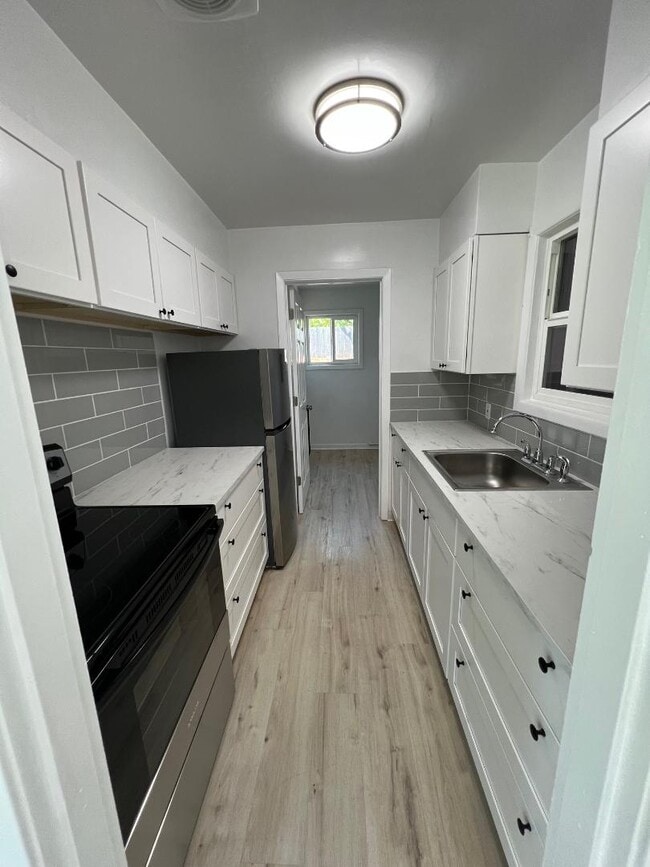 Building Photo - 1421-1421 Park Ave NE