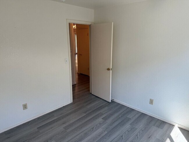 Building Photo - Modern 3 Bedroom 2 Bath One Story Browns Valley Vacaville *Star Rentals