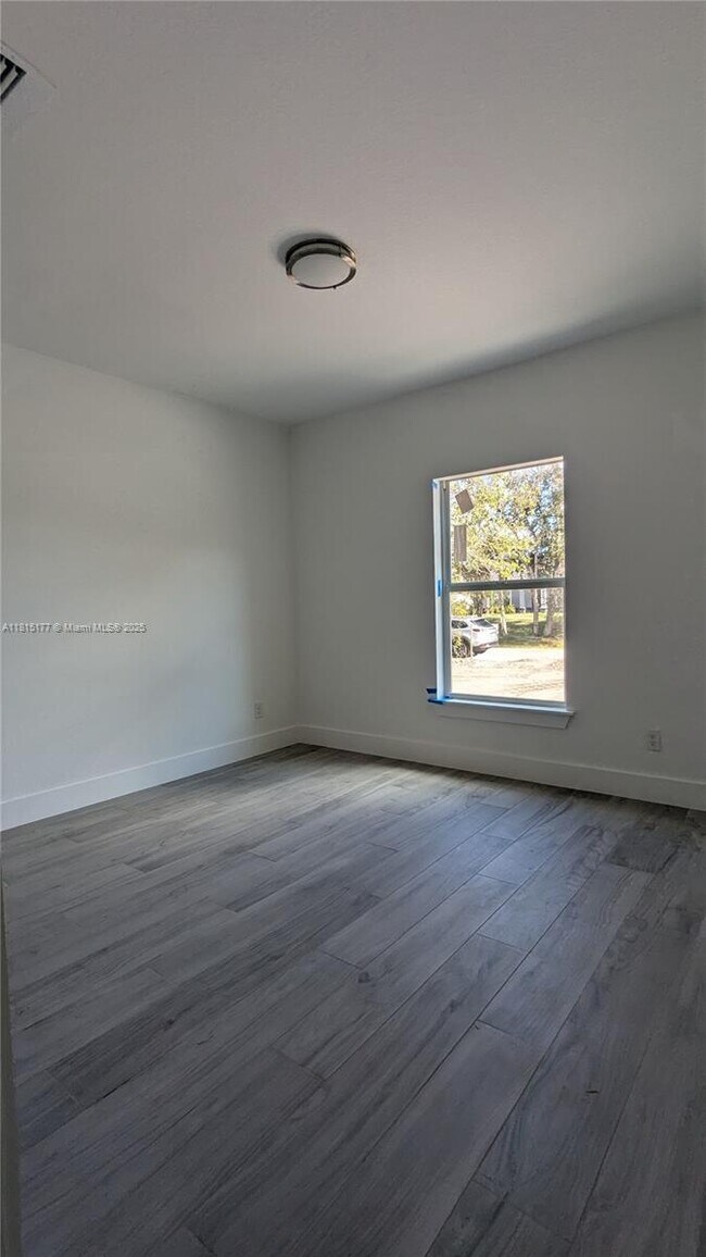 Building Photo - 497 Bounds St
