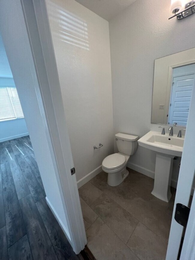 Building Photo - Newer Solar Home Walking Distance to Campus Oaks Shopping Center