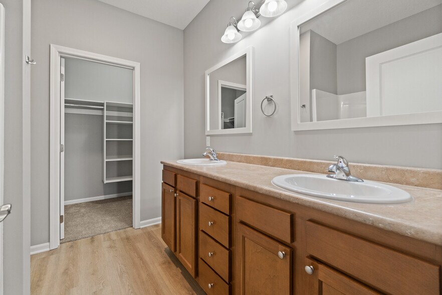 Building Photo - 805 Melody Cir N