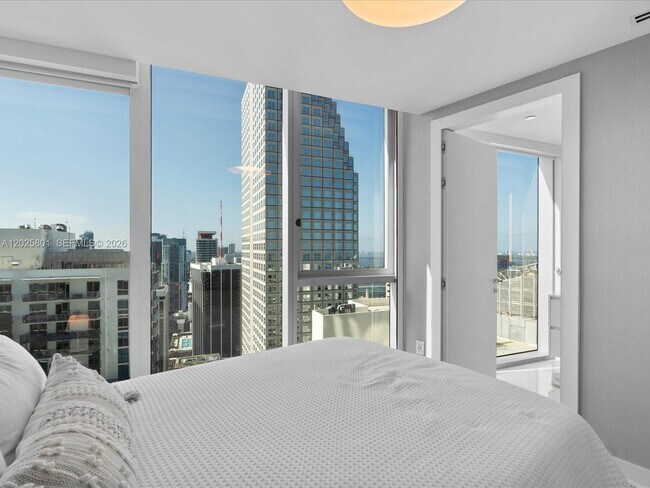 Building Photo - 300 Biscayne Blvd Way