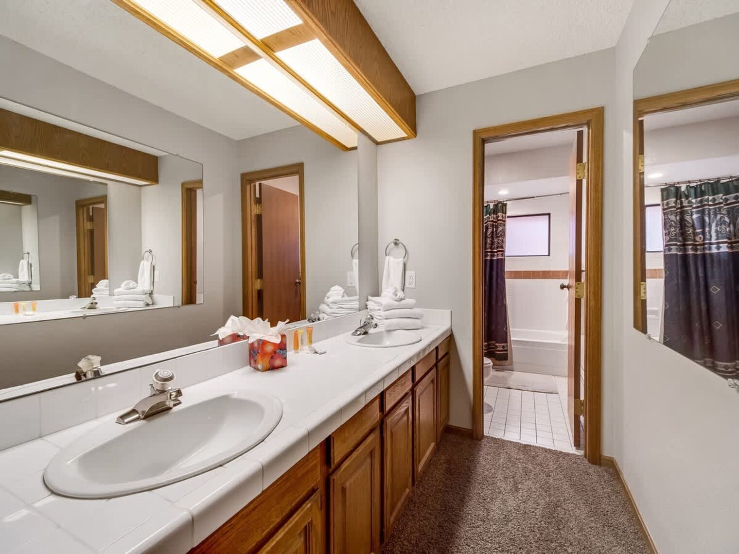 Building Photo - 743 Lagoon Dr