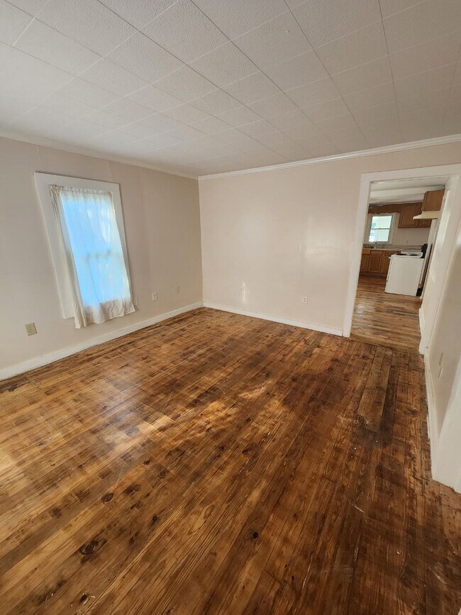 Building Photo - 828 Mize Rd