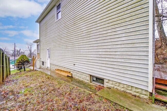 Building Photo - Three Bedroom Home in Covington!