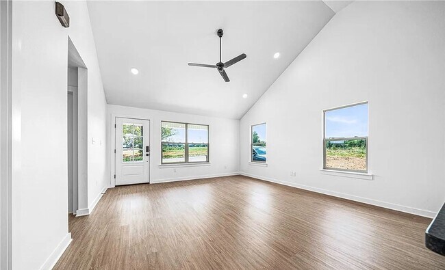 Building Photo - New 2 bedroom 2 bath house/FLEXIBLE LEASE TERM