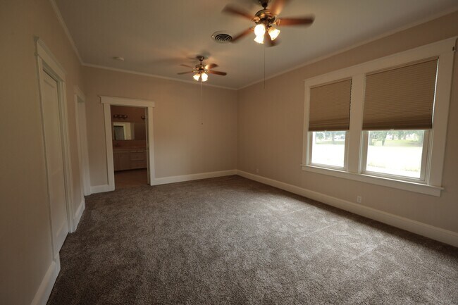 Building Photo - 2389 CR 158