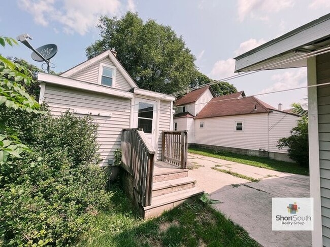 Building Photo - 3 bed 1.5 bath Single Family Home
