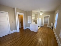 Building Photo - Charming Corner 1 Bed Unit Available May 1st!