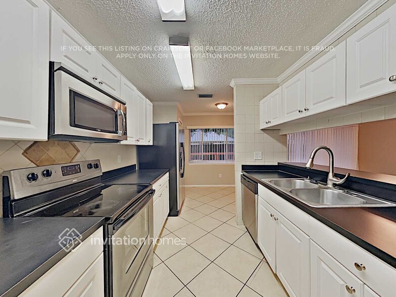 Building Photo - 1410 High Knoll Dr