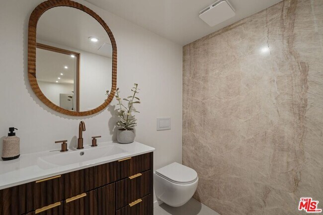 Building Photo - 1712 N Beverly Glen Blvd