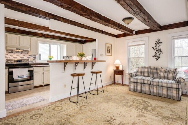 Building Photo - 5 McDaniel Rd