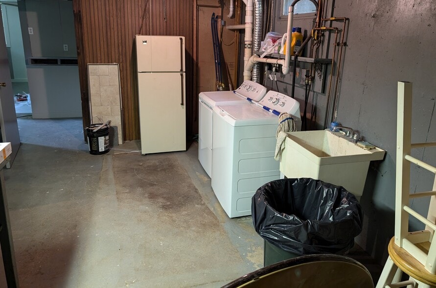 Laundry & storage area - 37 Sangamon Rd