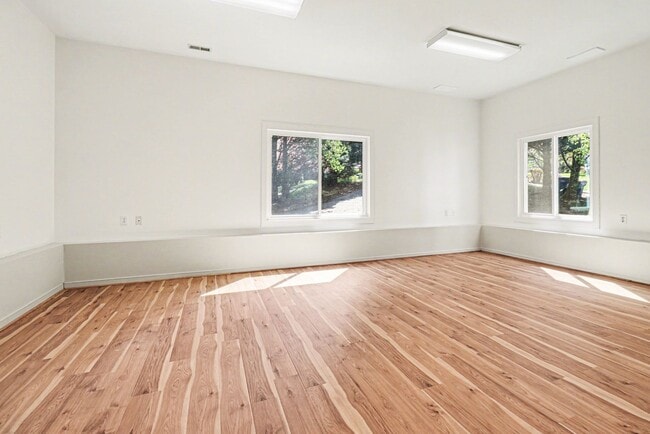 Building Photo - Large 4 Bedroom/2 Bathroom Home in Bon Air ***Available Early/Mid April***