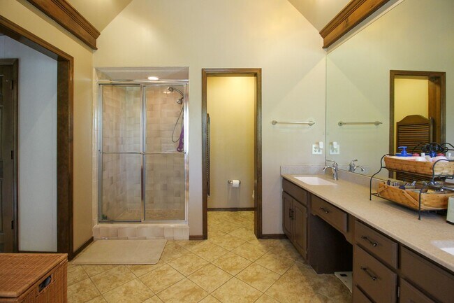 Building Photo - Space Galore In This Jenks South East Home!