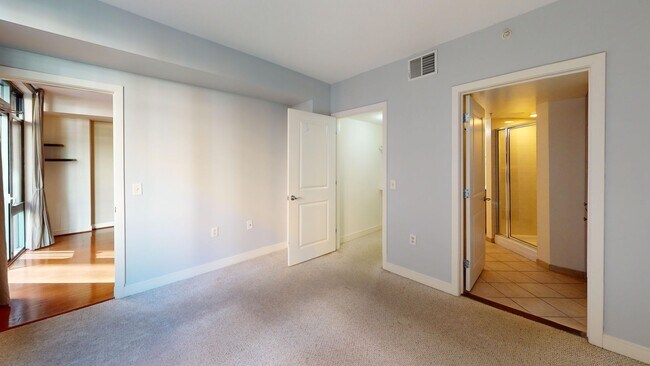 Building Photo - Thomas Circle/Mount Vernon One Bedroom W/P...