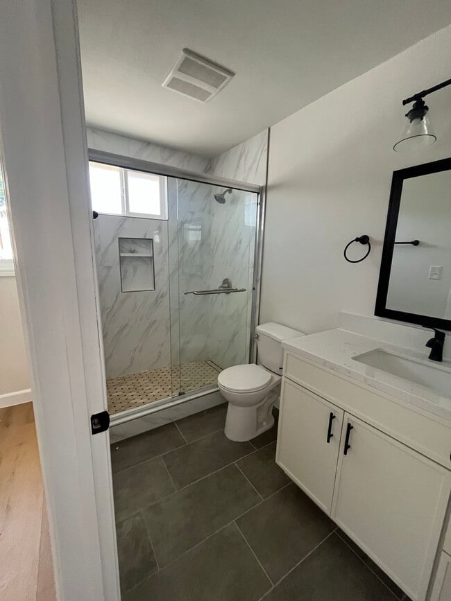 Building Photo - For Rent – Newly Remodeled 3 Bed / 2 Bath ...