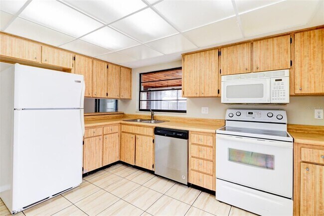 Building Photo - 10315 Fernbrook Ln