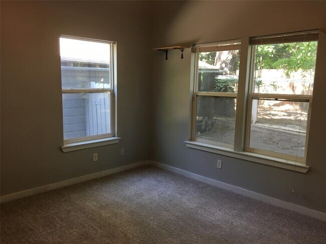 Building Photo - 4802 Clarkson Ave