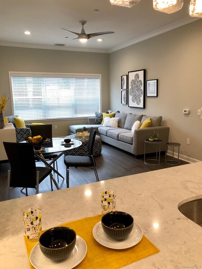 Building Photo - 148 S Front St