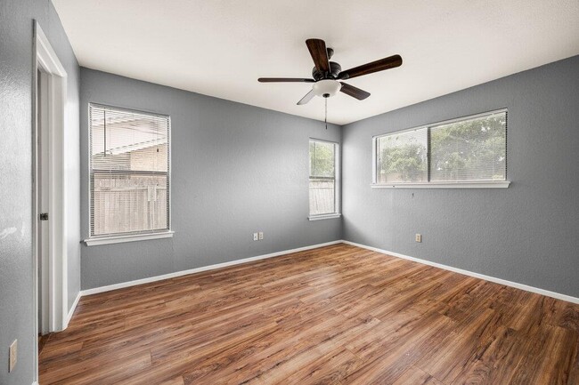Building Photo - 16015 Stoneham Cir