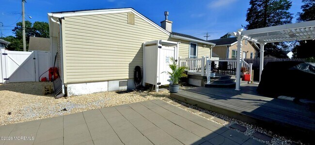 Building Photo - 4 Cedar Crest Dr