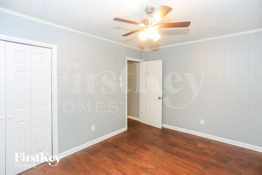 Building Photo - 1502 Kingston Dr