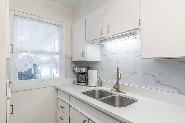 Building Photo - 4945 N Euclid Ave