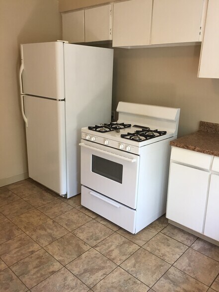 Kitchen - 229 Marylea Ave