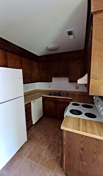 Building Photo - 801 Sandpiper Dr