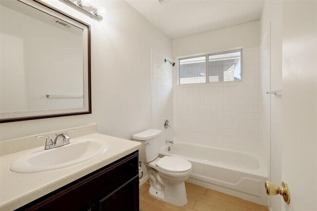 Building Photo - 16610 Pocono Dr