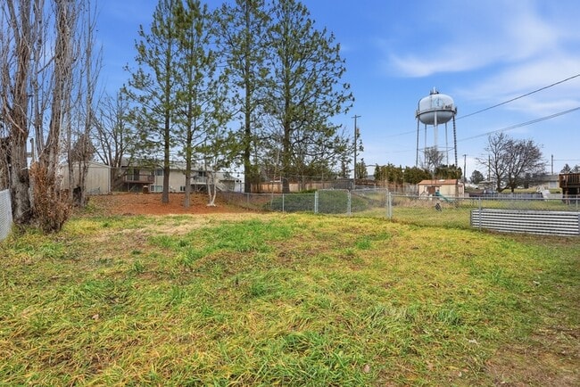 Building Photo - 10921 E 16th Ave