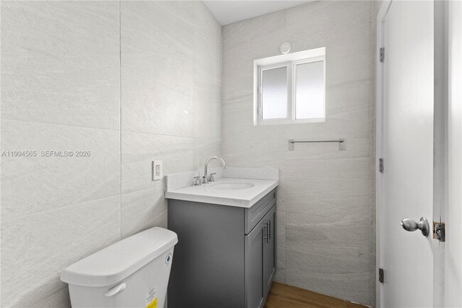 Building Photo - 6121 SW 40th Ct