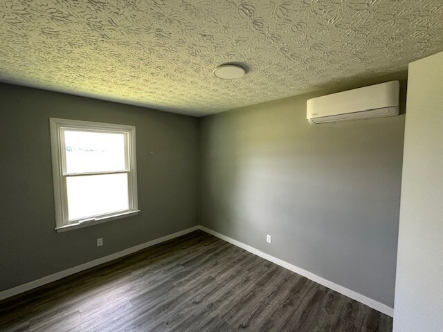 Building Photo - 3212 Shaffer Rd