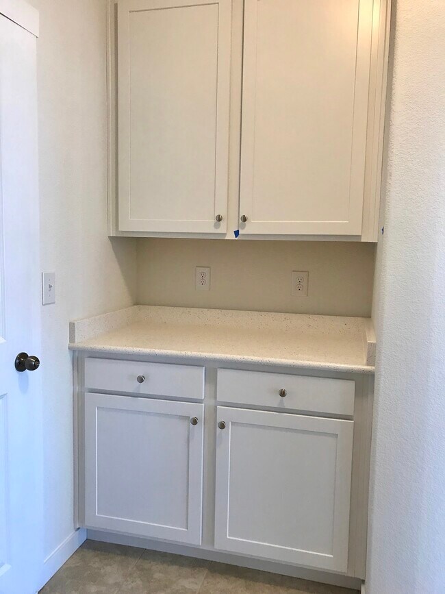 Building Photo - 1686 Derbyshire St