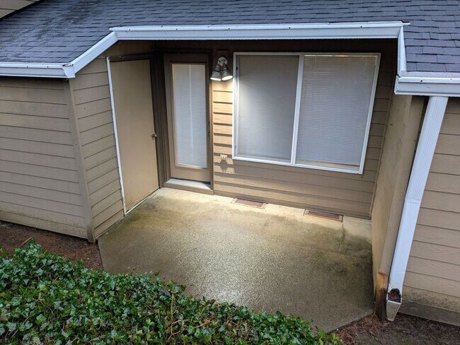 Building Photo - 17979 SW 115th Ave