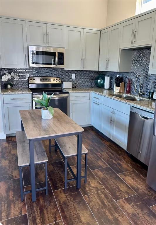 Building Photo - 904 Willow St