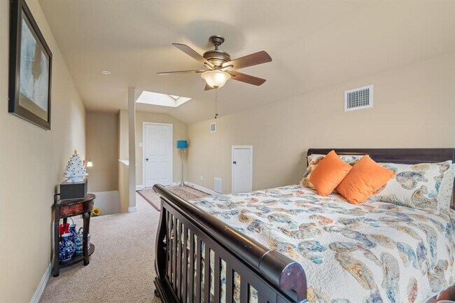 Building Photo - 703 Canyon Garden Dr