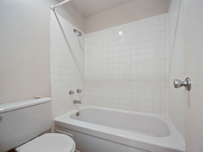 Building Photo - RENOVATED 2BD/1BA MILLWOOD APARTMENT | A/C | COVERED PARKING | PET FRIENDLY | AVAIL UPON REQUEST
