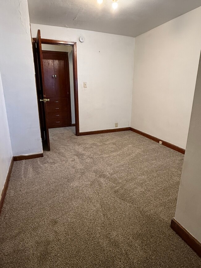 Building Photo - 825 9th Ave N