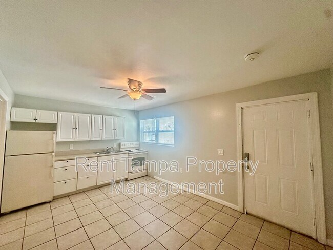 Building Photo - 2475 18th Ave S