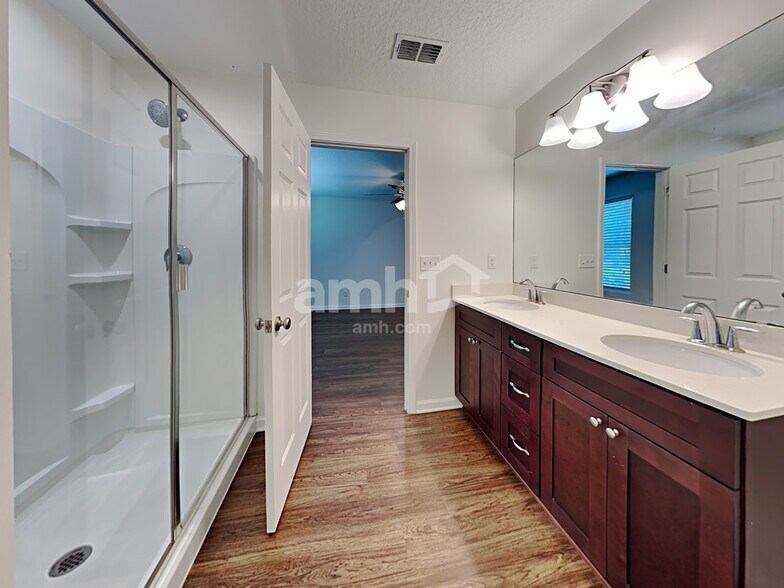 Building Photo - 220 W Jayce Wy