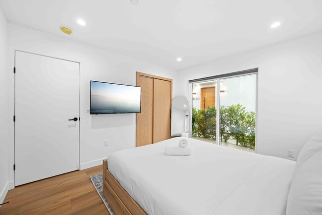 Building Photo - RECENTLY BUILT TOWNHOME | 4 BED 5 BATH | GARAGE